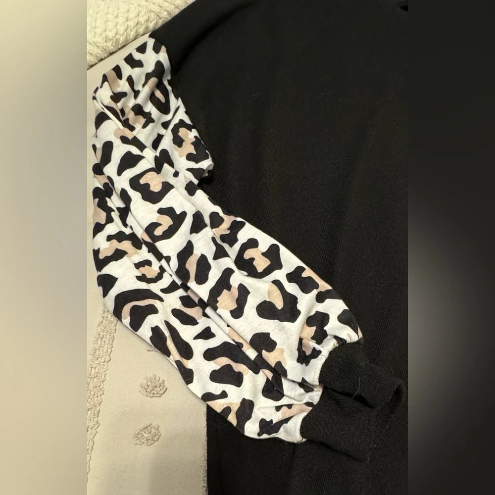 SHEIN women’s animal pattern, arms, black sweater top size large. - Picture 3 of 3